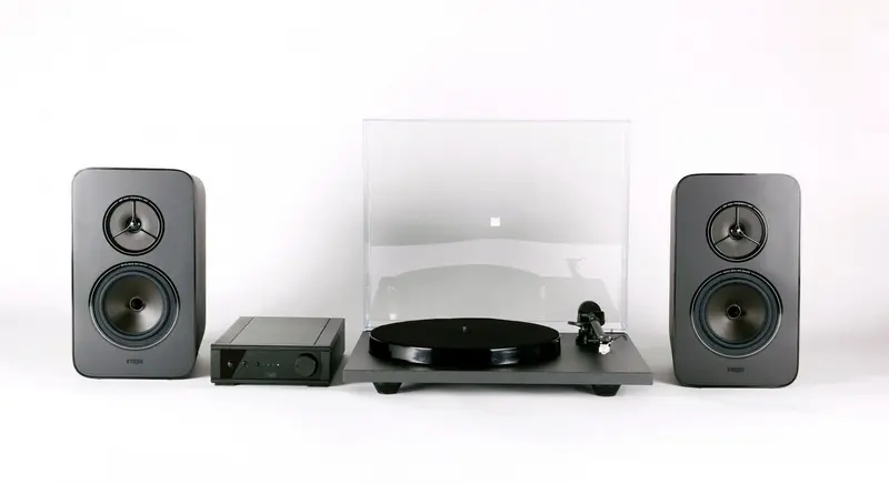 Rega System One™ – all-in-one hifijärjestelmä